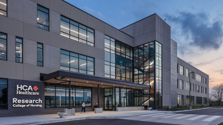 HCA Midwest Health MOB & Research College of Nursing exterior